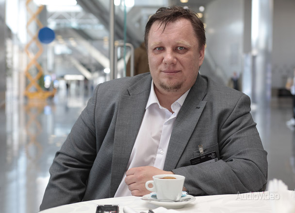 JVC_int.jpg JVC_int.jpg