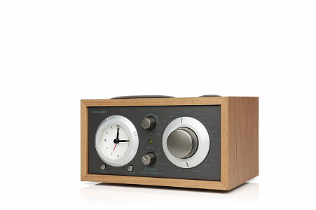 Радиоприемник с часами Tivoli Model Three BT Радиоприемник с часами Tivoli Model Three BT