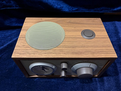 Радиоприемник с часами Tivoli Model Three BT Радиоприемник с часами Tivoli Model Three BT