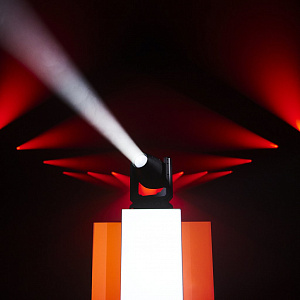 Вращающаяся голова LED Profile CAMEO OTOS SP6 Вращающаяся голова LED Profile CAMEO OTOS SP6