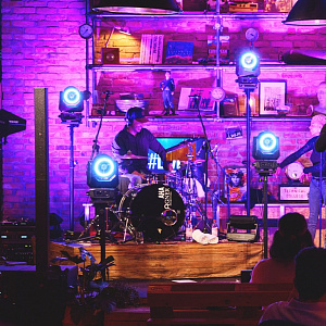 LED прибор Cameo MOVO BEAM 200 LED прибор Cameo MOVO BEAM 200