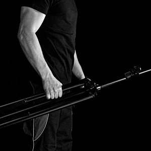 Профессиональная спикерная стойка Gravity TSP 5212 LB Профессиональная спикерная стойка Gravity TSP 5212 LB