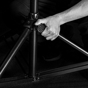 Профессиональная спикерная стойка Gravity TSP 5212 LB Профессиональная спикерная стойка Gravity TSP 5212 LB