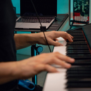 Подставка для ноутбука и контроллера Gravity LTS TRAY 1 Подставка для ноутбука и контроллера Gravity LTS TRAY 1