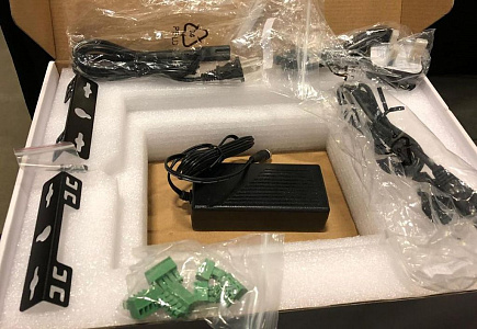 Презентационный коммутатор-масштабатор 4 в 1 WyreStorm SW-0401-HDBT Презентационный коммутатор-масштабатор 4 в 1 WyreStorm SW-0401-HDBT