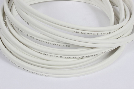 Готовый акустический кабель Van den Hul The Arctic 2х2,5м с разъемами "банан". Цвет: белый Готовый акустический кабель Van den Hul The Arctic 2х2,5м с разъемами "банан". Цвет: белый