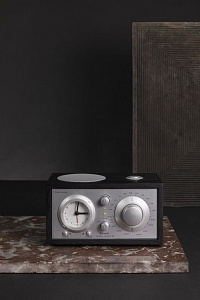 Радиоприемник с часами Tivoli Model Three BT Радиоприемник с часами Tivoli Model Three BT