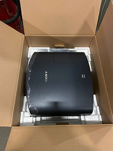 Кинотеатральный 4K проектор Sony VPL-VW590ES (черный) Кинотеатральный 4K проектор Sony VPL-VW590ES (черный)