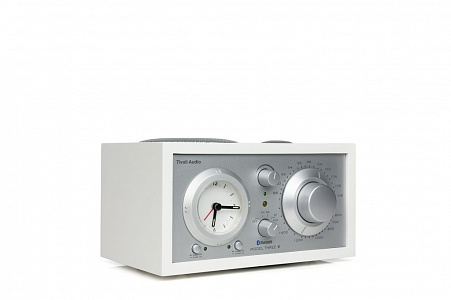 Радиоприемник с часами Tivoli Model Three BT Радиоприемник с часами Tivoli Model Three BT