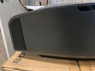 Кинотеатральный 4K проектор Sony VPL-VW590ES (черный) Кинотеатральный 4K проектор Sony VPL-VW590ES (черный)