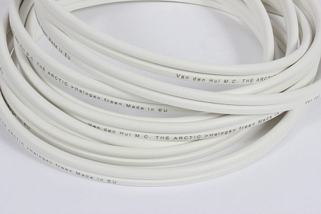 Готовый акустический кабель Van den Hul The Arctic 2х2м с разъемами "банан". Цвет: белый Готовый акустический кабель Van den Hul The Arctic 2х2м с разъемами "банан". Цвет: белый