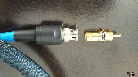 Переходник Van den Hul Cinch to BNC, белая маркировка Переходник Van den Hul Cinch to BNC, белая маркировка