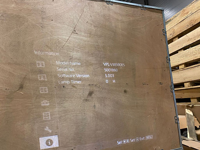 Кинотеатральный 4K проектор Sony VPL-VW590ES (черный) Кинотеатральный 4K проектор Sony VPL-VW590ES (черный)