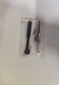 Набор для установки головки звукоснимателя (кисть, отвертка, 2 шайбы, 4 винта) Набор для установки головки звукоснимателя (кисть, отвертка, 2 шайбы, 4 винта)