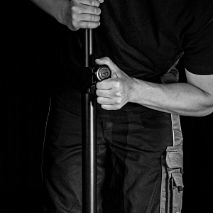 Профессиональная спикерная стойка Gravity TSP 5212 LB Профессиональная спикерная стойка Gravity TSP 5212 LB