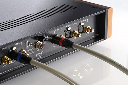 Кабель межблочный аналоговый XLR Van den Hul The Platinum Hybrid Mk II Balanced. Длина 1,2 метра Кабель межблочный аналоговый XLR Van den Hul The Platinum Hybrid Mk II Balanced. Длина 1,2 метра