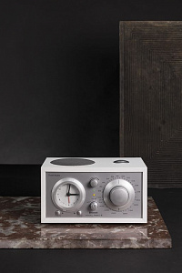 Радиоприемник с часами Tivoli Model Three BT Радиоприемник с часами Tivoli Model Three BT