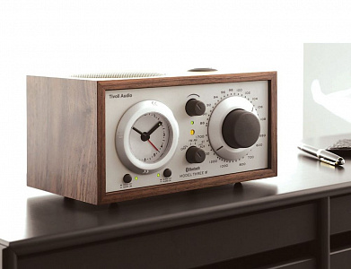 Радиоприемник с часами Tivoli Model Three BT Радиоприемник с часами Tivoli Model Three BT