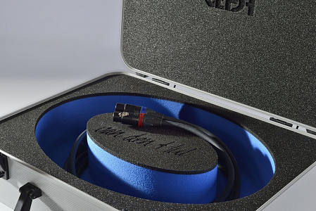 Кабель межблочный аналоговый XLR Van den Hul The CNT. Длина 0,8 метра Кабель межблочный аналоговый XLR Van den Hul The CNT. Длина 0,8 метра