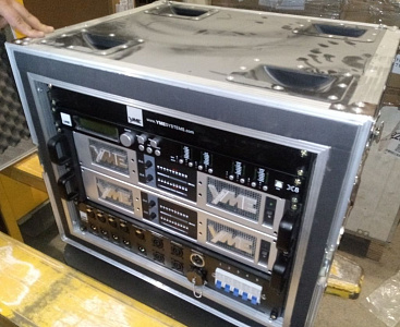 Рэк 8U на колёсах с усилителями и процессором YME RK-8RU GT Рэк 8U на колёсах с усилителями и процессором YME RK-8RU GT