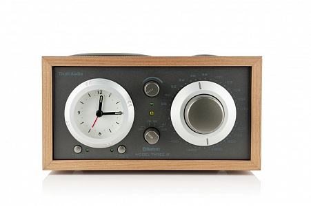 Радиоприемник с часами Tivoli Model Three BT Радиоприемник с часами Tivoli Model Three BT