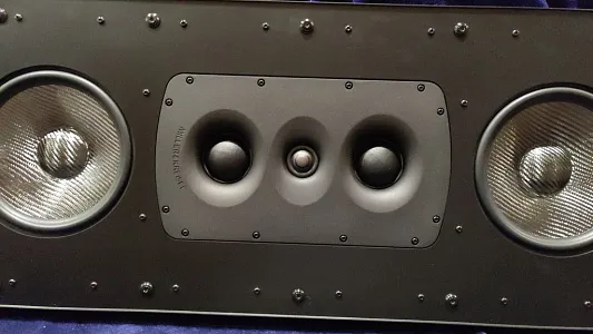 Встраиваемая акустическая система M&K Sound IW500, в корпусе Встраиваемая акустическая система M&K Sound IW500, в корпусе
