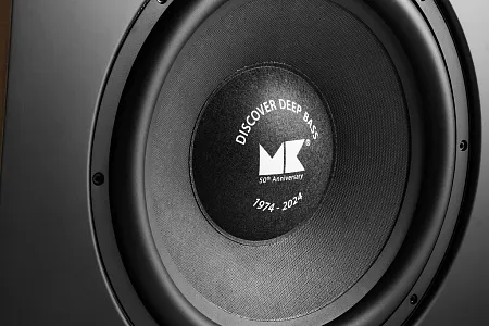 Активный сабвуфер M&K Sound V12+ Anniversary Volkswoofer. Цвет: Матовый черный/шпон дерева Активный сабвуфер M&K Sound V12+ Anniversary Volkswoofer. Цвет: Матовый черный/шпон дерева