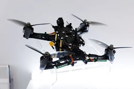 Спортивный квадрокоптер «Авион FPV-200» Спортивный квадрокоптер «Авион FPV-200»
