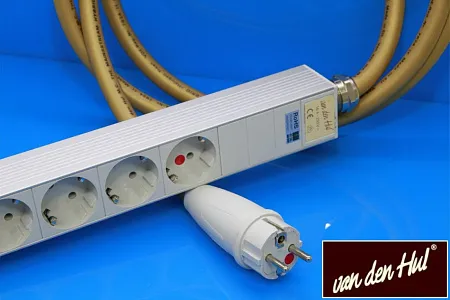 Сетевой разветвитель Van den Hul M.C. The Mainsstream Hybrid Powerblock Длина 2,5 метра на 7 розеток Сетевой разветвитель Van den Hul M.C. The Mainsstream Hybrid Powerblock Длина 2,5 метра на 7 розеток