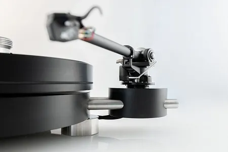 Виниловый проигрыватель Transrotor MAX NERO Rega RB 330 Виниловый проигрыватель Transrotor MAX NERO Rega RB 330